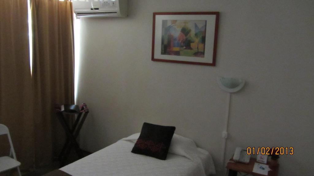 לינארס Hotel Real חדר תמונה